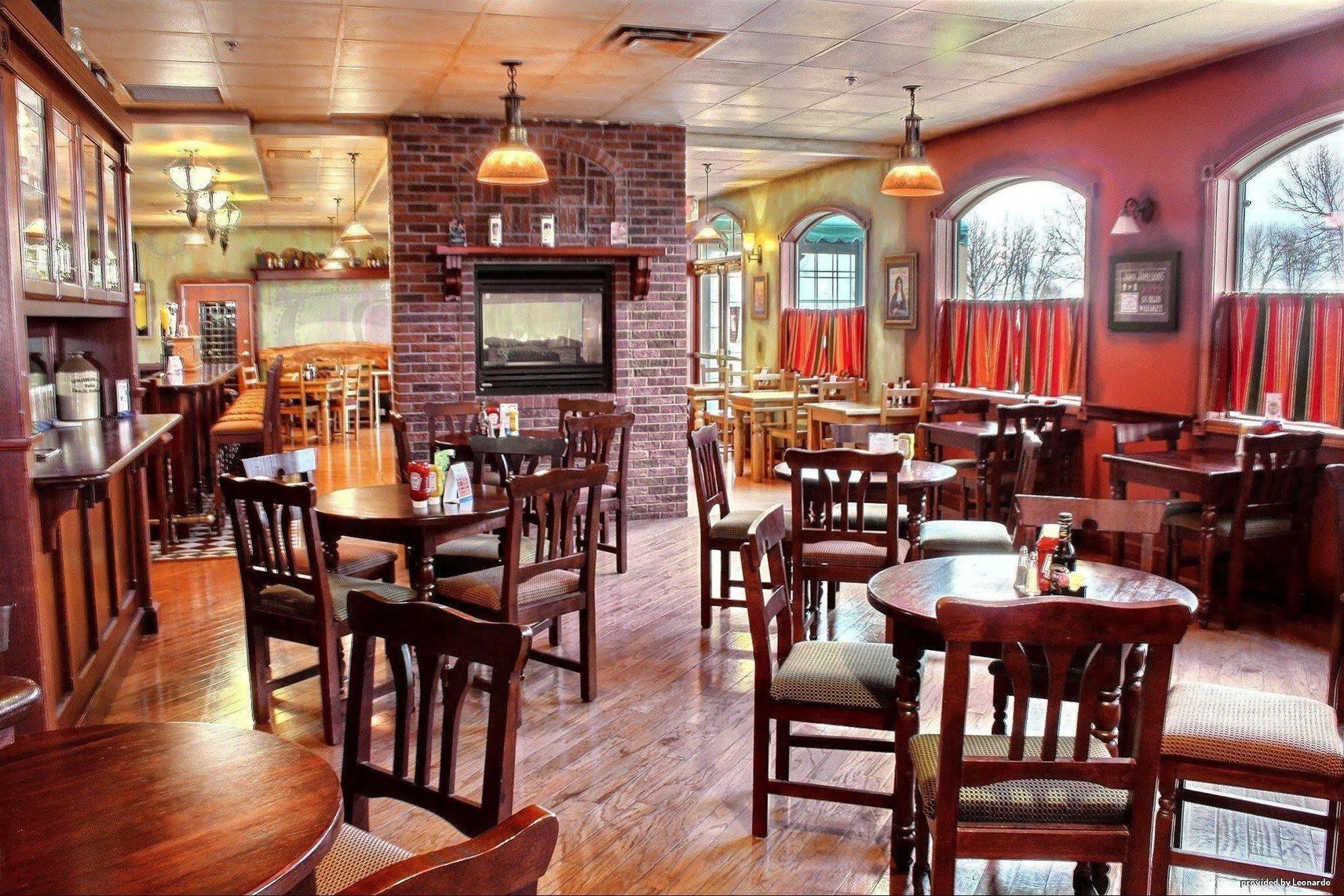 Comfort Inn & Suites At I-74 And 155 Morton Restoran gambar